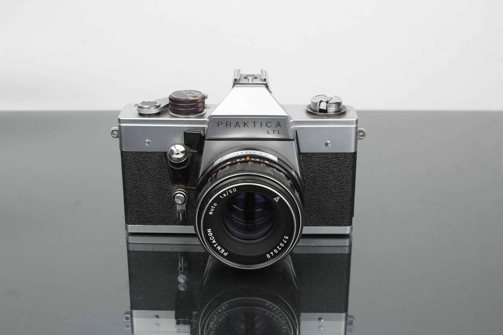 <tc>Praktica</tc> LTL + Obiektyw Pentacon 1.8/50