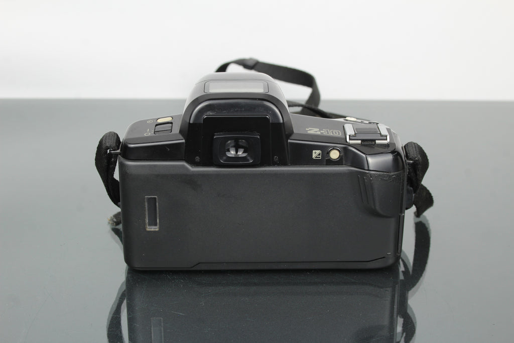 Pentax Z-10 + obiektyw 1:4-5.6 35-80mm
