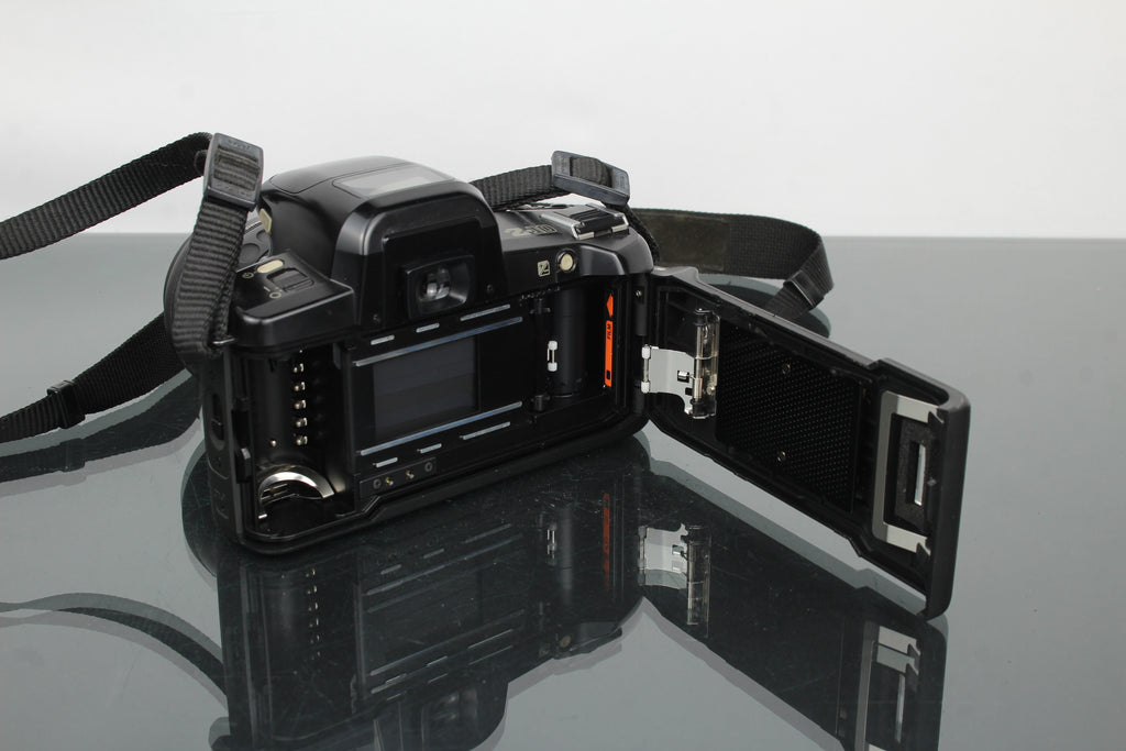 Pentax Z-10 + obiektyw 1:4-5.6 35-80mm