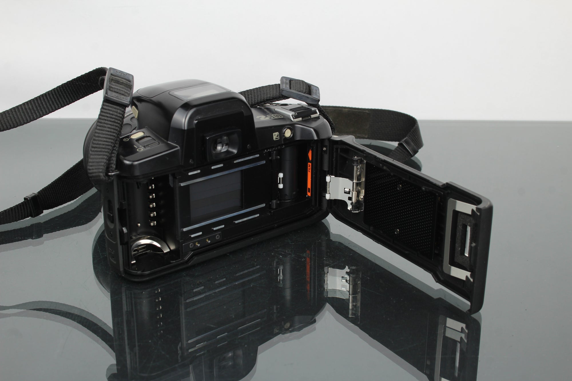 Pentax Z-10 + obiektyw 1:4-5.6 35-80mm