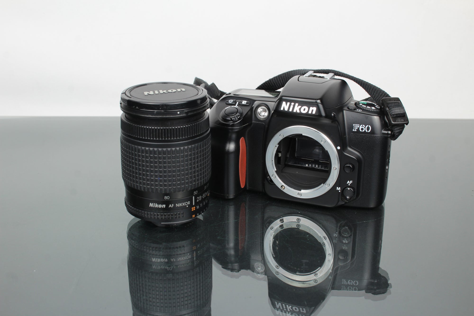Nikon F60 + obiektyw AF Nikkor 28-80mm 1:3.5-5.6 D