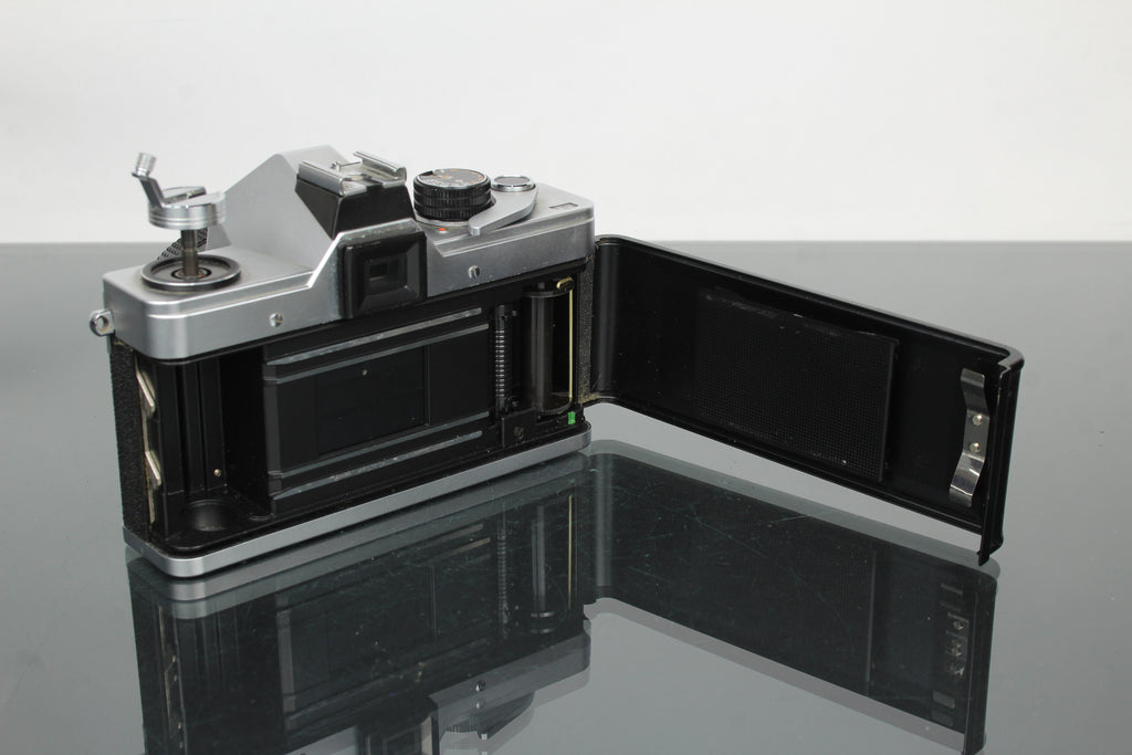 Praktica super TL2 + Pentacon electric 50mm 1.8 M42 lens