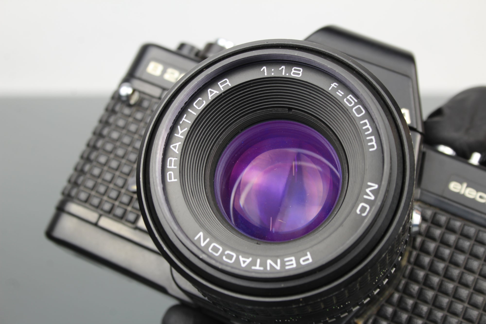 <tc>Praktica</tc> B200 elektroniczny +  <tc>Praktica</tc>obiektyw 50mm 1.8
