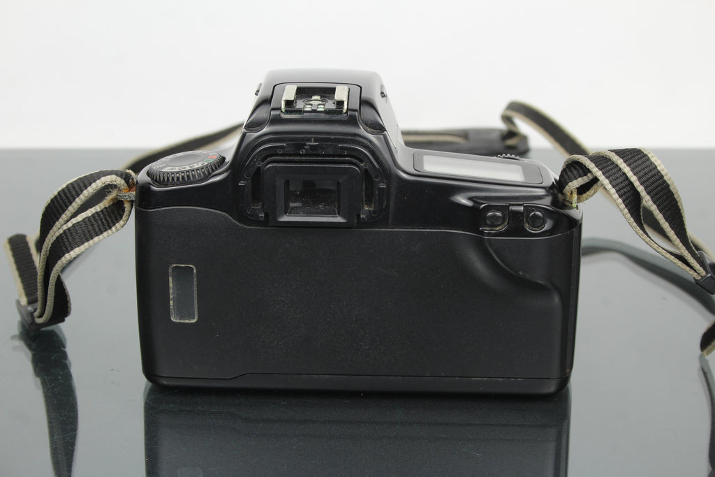 Canon EOS 1000f + obiektyw 35-80mm 1:4-5.6