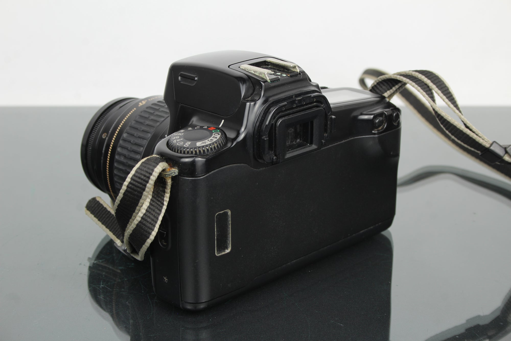 Canon EOS 1000f + obiektyw 35-80mm 1:4-5.6
