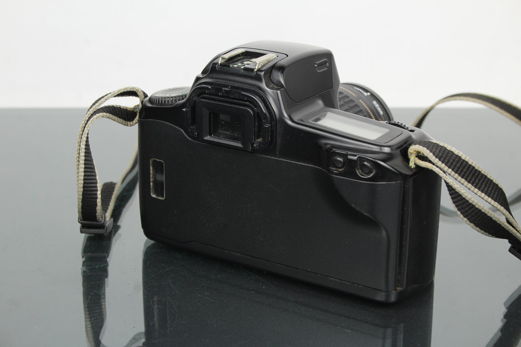 Canon EOS 1000f + obiektyw 35-80mm 1:4-5.6