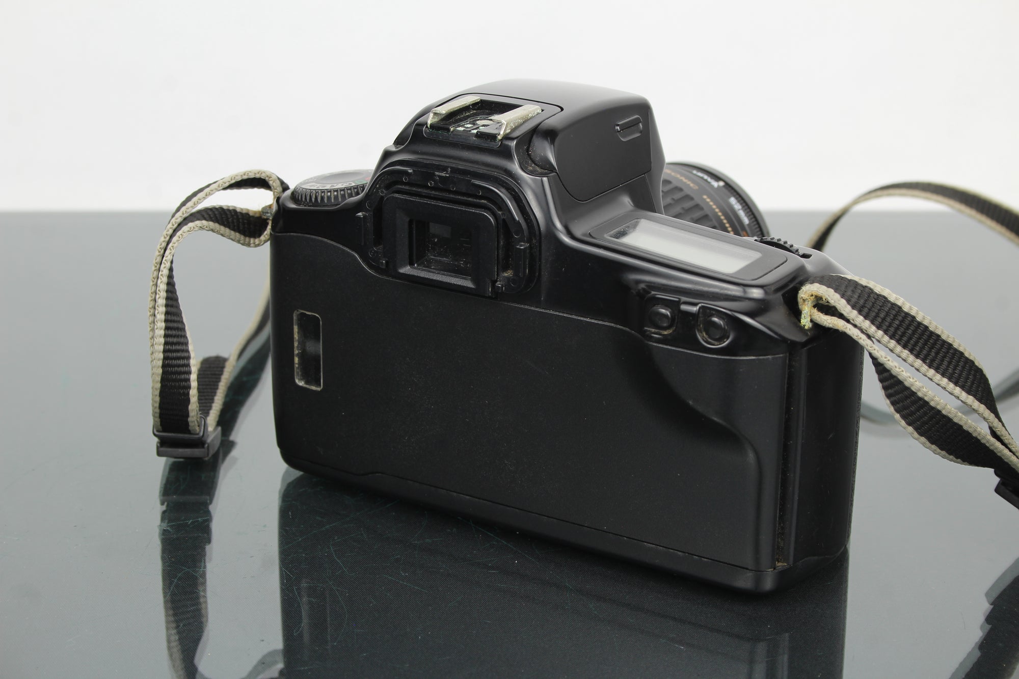 Canon EOS 1000f + obiektyw 35-80mm 1:4-5.6
