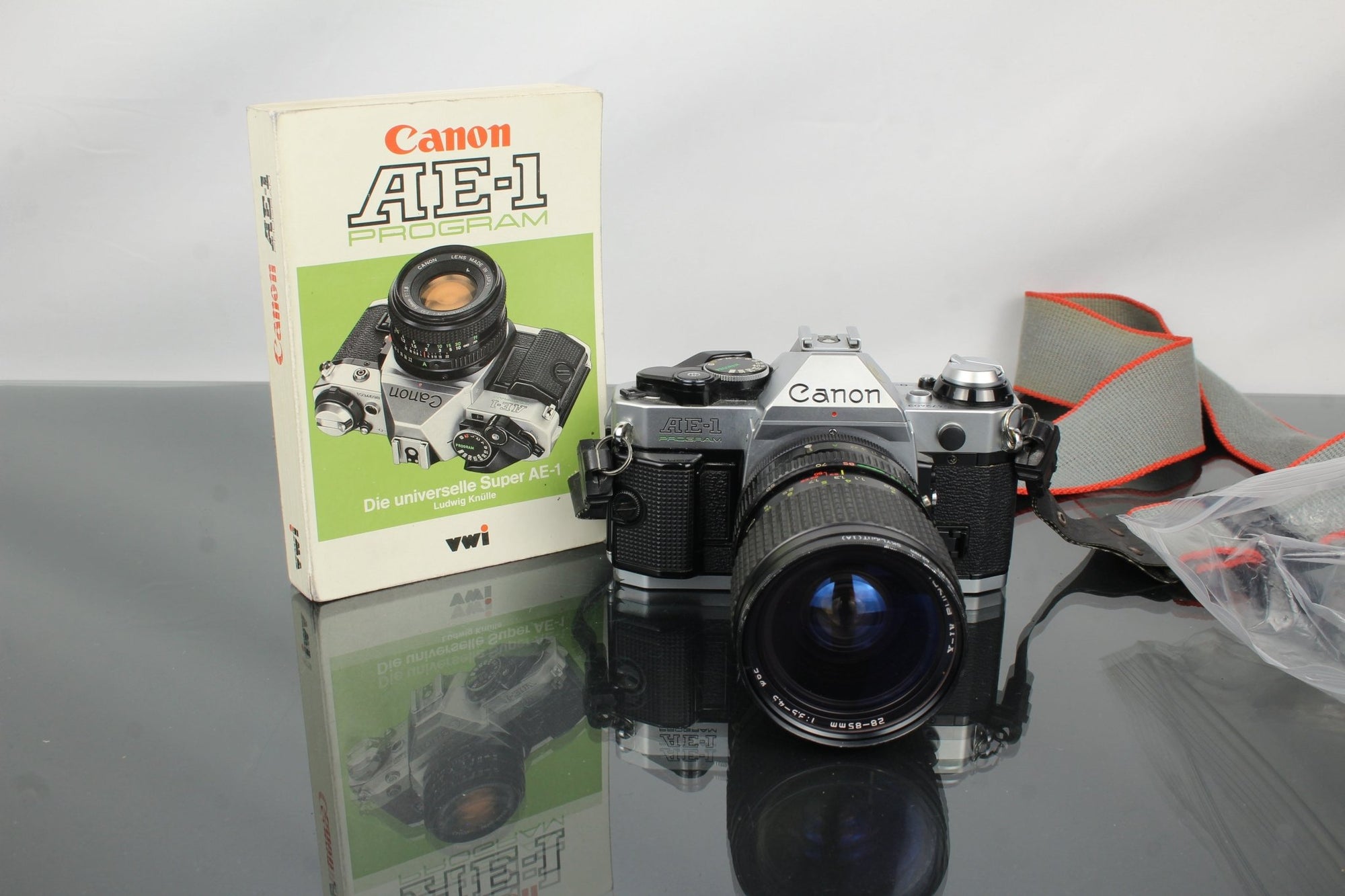 Canon AE - 1 Program + Tokina AT - X 28 - 85mm Canon FD mount lens - Dutch|Thrift