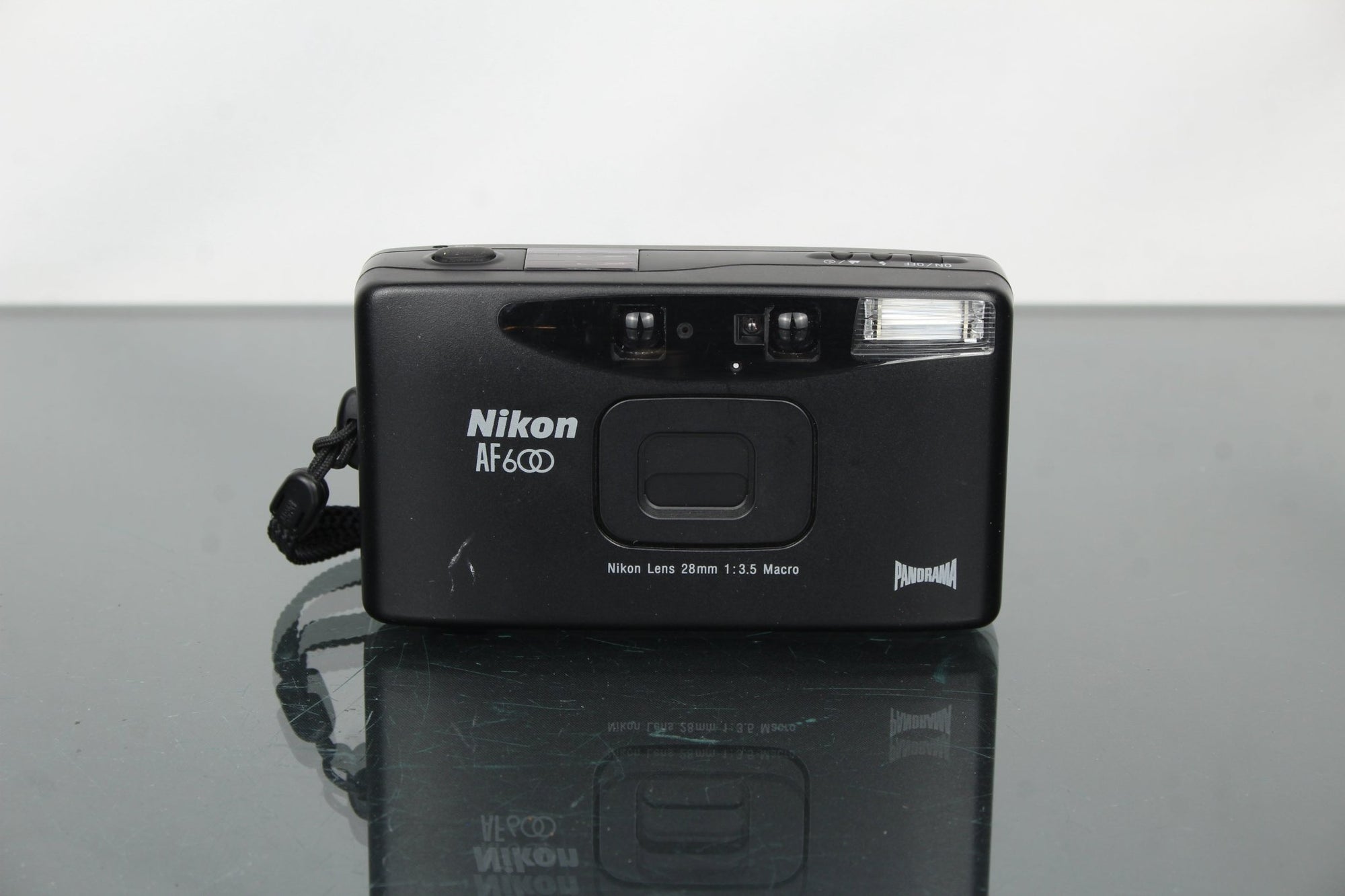 Nikon AF 600 - Dutch|Thrift