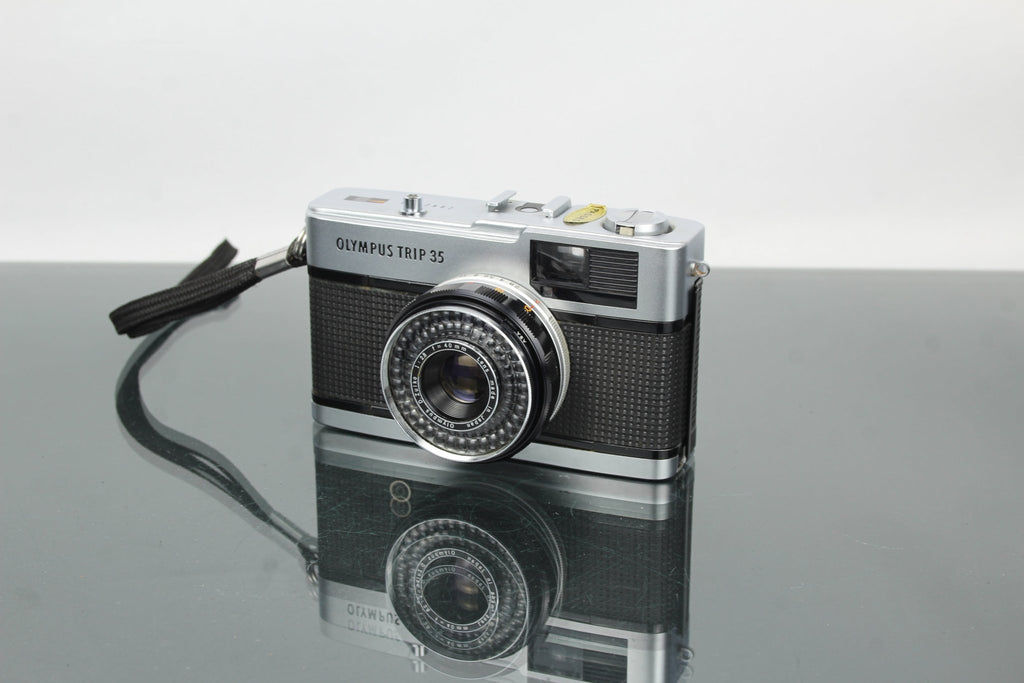 Olympus Trip 35 - Dutch|Thrift
