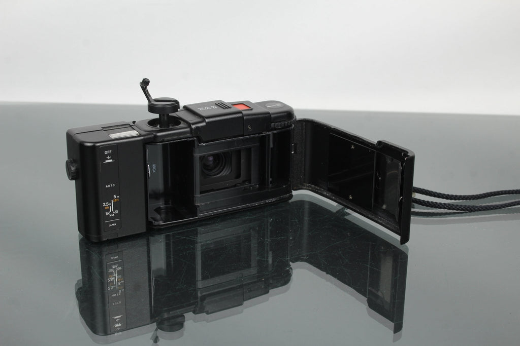 Olympus XA 2 + A11 flash - Dutch|Thrift