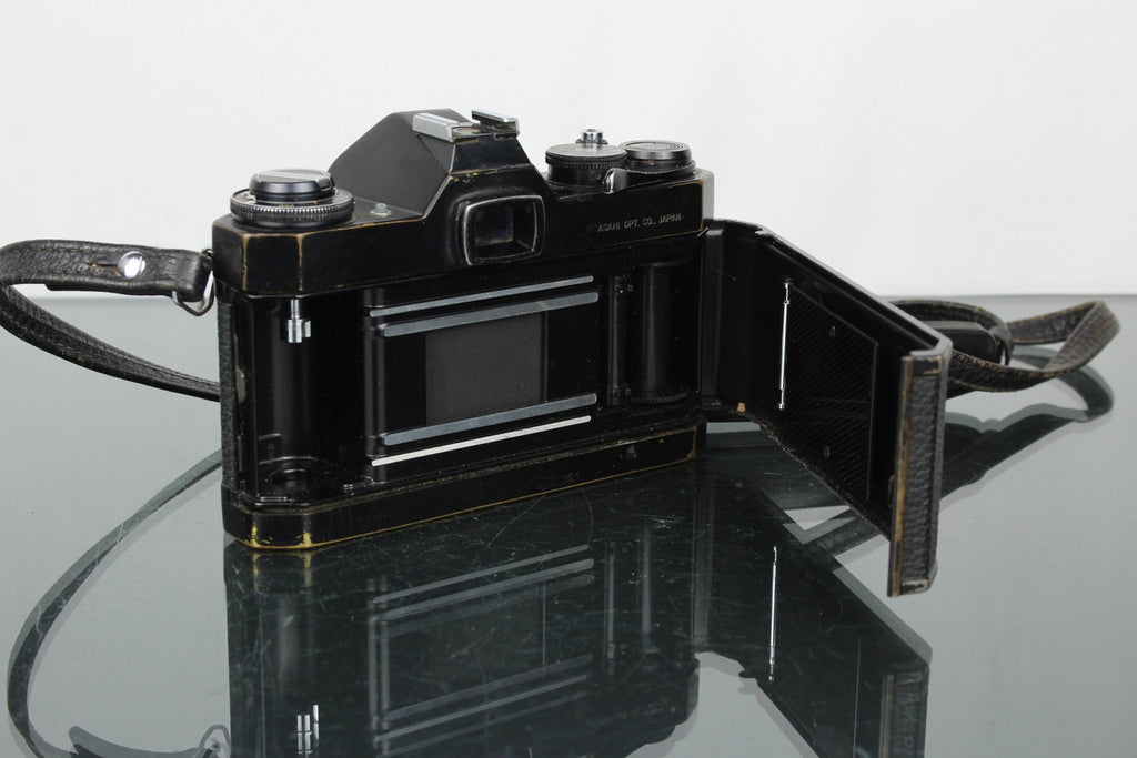 Pentax ES + Panagor PMC Wideangle 28mm 1:2.8 Lens - Dutch|Thrift