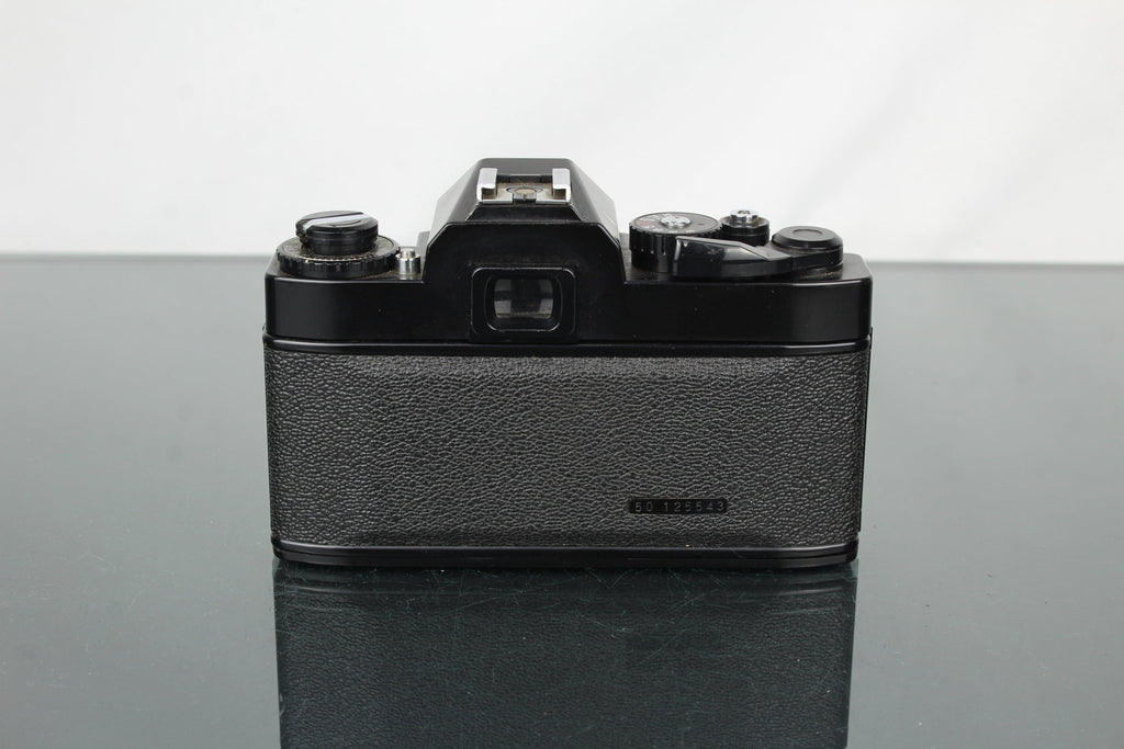 Ricoh KR - 5 + Kiron 28mm f/2.8 lens - Dutch|Thrift
