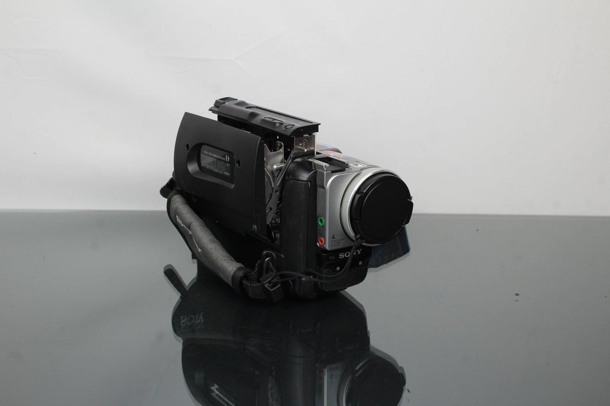 Sony Digital Handycam DCR - TR7000E Hi8 - Dutch|Thrift