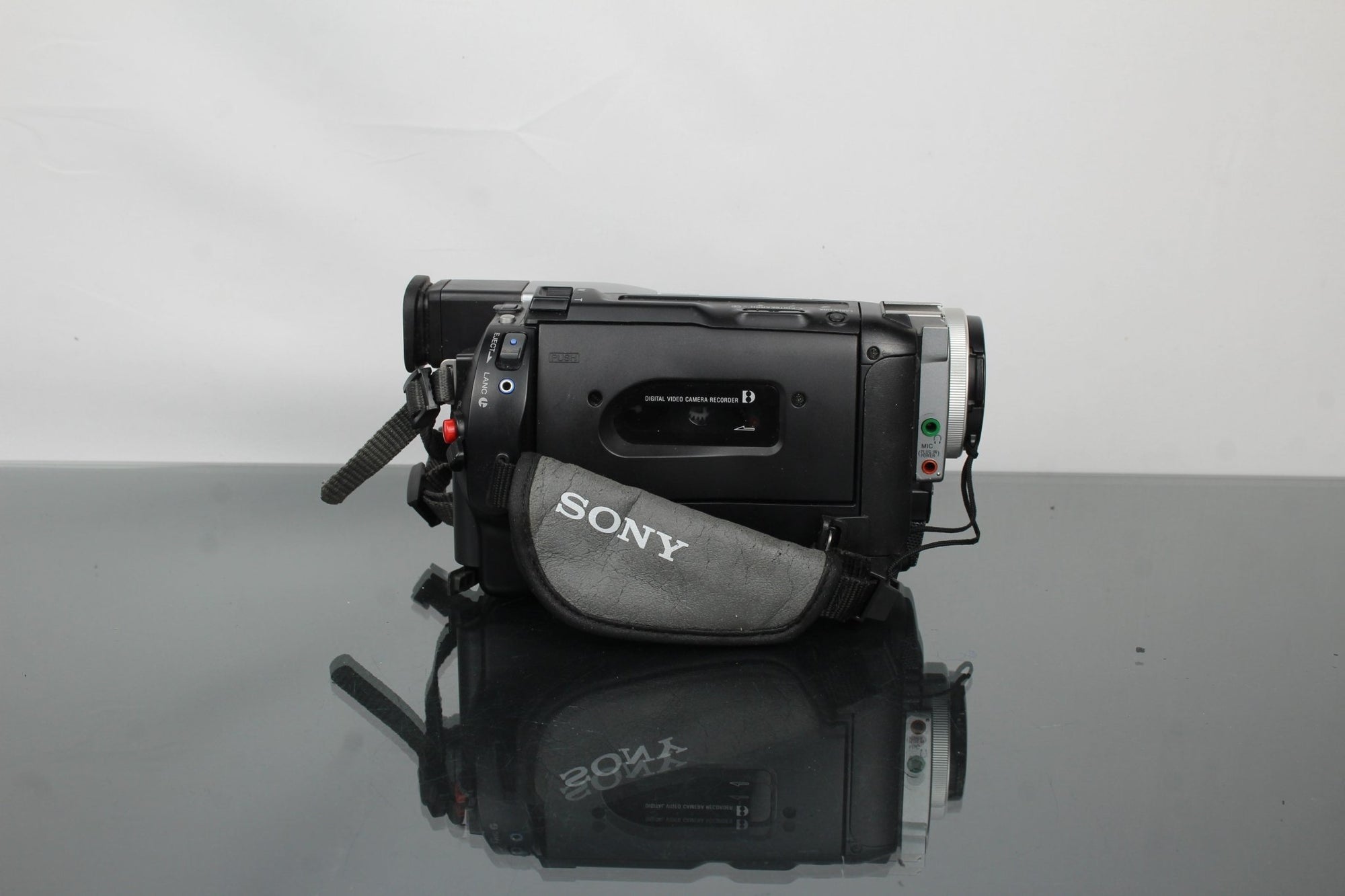 Sony Digital Handycam DCR - TR7000E Hi8 - Dutch|Thrift