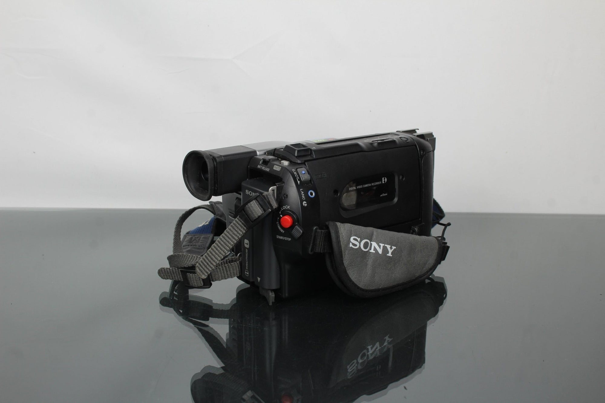 Sony Digital Handycam DCR - TR7000E Hi8 - Dutch|Thrift