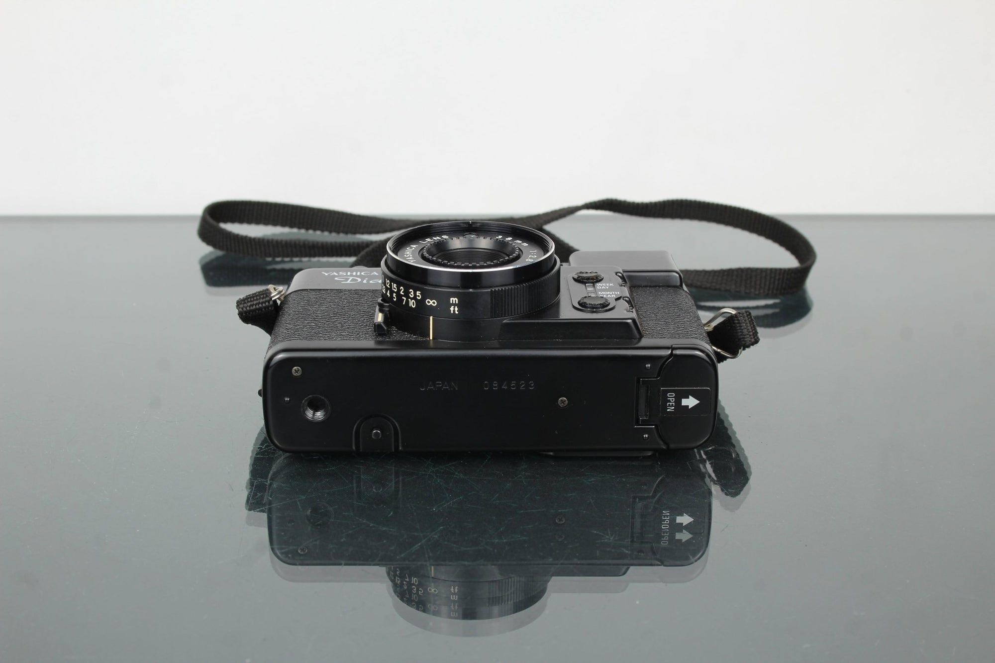 Yashica Diary - Dutch|Thrift