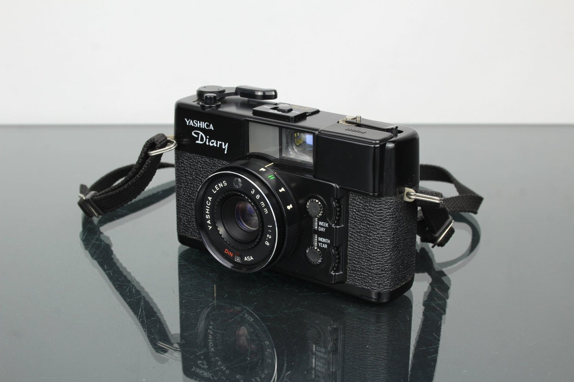 Yashica Diary - Dutch|Thrift