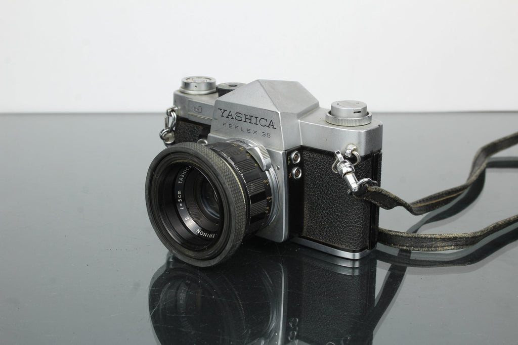 Yashica reflex 35 + Yashinon 1:2 5CM Lens - Dutch|Thrift